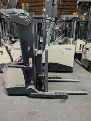 Used 2023 CROWN SHR5520-30 Reach Stackers & Container Handlers Pennsylvania US | National Lift Equipment #1502132