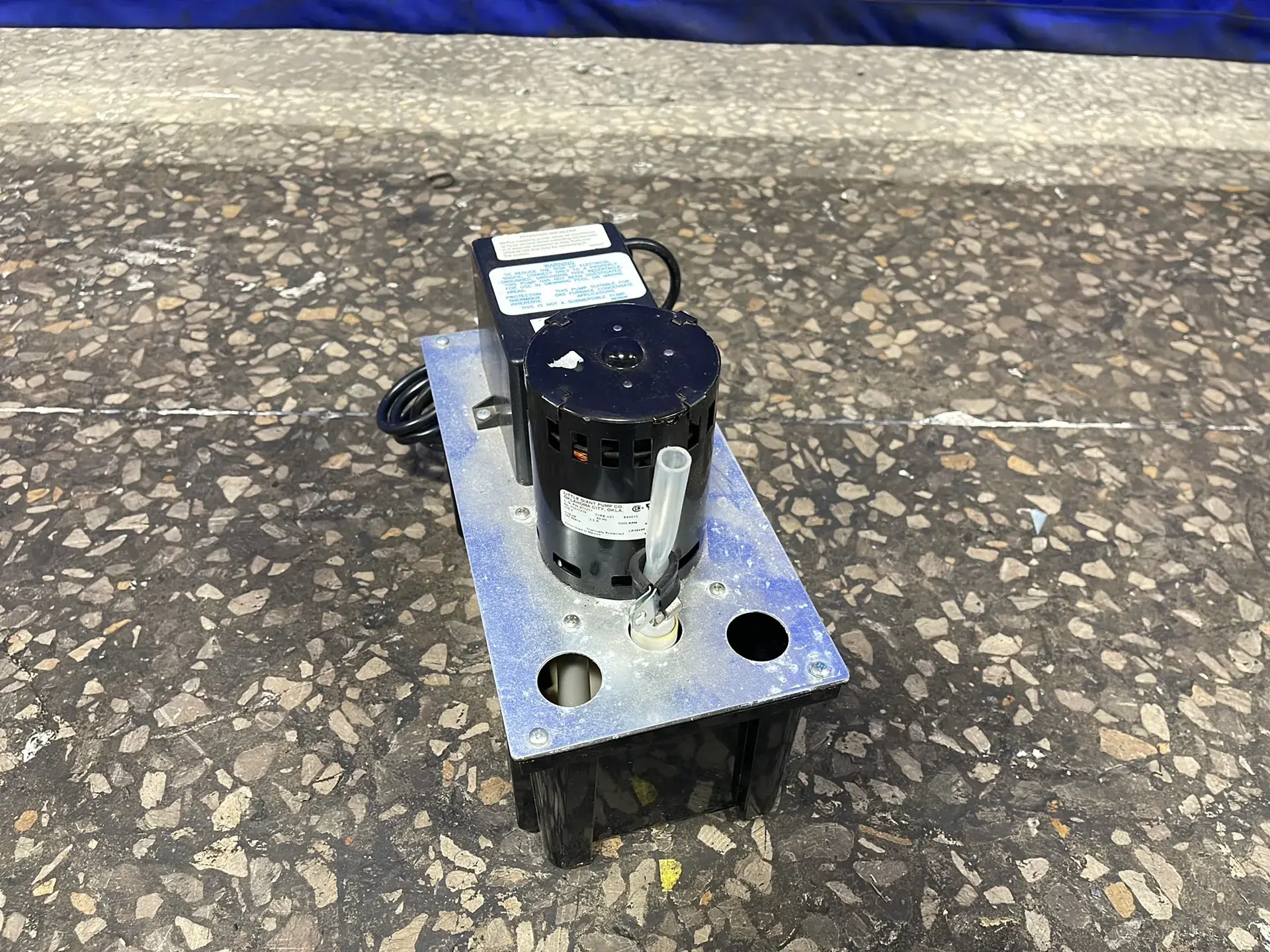 USED LITTLE GIANT PUMP CO VCL24ULS