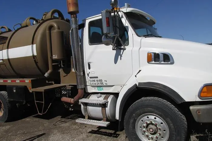 Used 2008 STERLING PRESVAC 3000 GAL Septic/Sewer/Vacuum Trucks Manitoba CA | Conquest Truck & Auto Sales #1421363