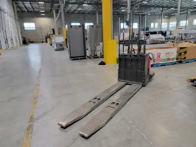 USED RAYMOND 8410