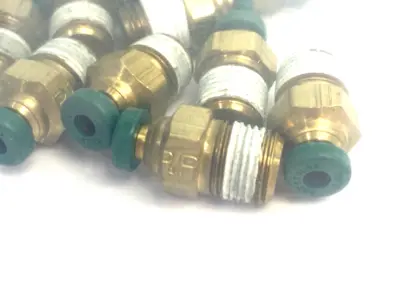 USED PARKER PRESTOLOK STRAIGHT FITTING 1/8" TO 1/8" MALE THREAD