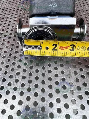 USED ITT PURE FLO 3-WAY 1-316L-RA20MAX-CWP150 DIAPHRAGM VALVE W/ 1" SANITARY FITTING