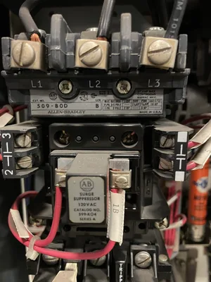 Allen-Bradley Centerline 2100 7 Section MCC Motor Control Center 800/300A 600V