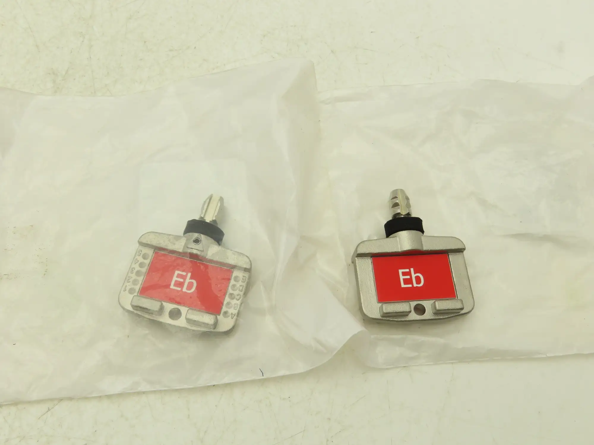 Allen Bradley 440T-AKEYE10EB Guardmaster Trapped Key Interlock Key Eb  Lot of 2