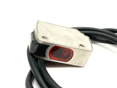 USED KEYENCE SELF-CONTAINED CMOS DISTANCE LASER SENSOR, CABLE TYPE