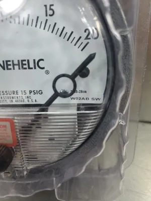 Dwyer Magnehelic W02AB SW Pressure Gauge, 0-20 INCHES OF WATER. 6B-11