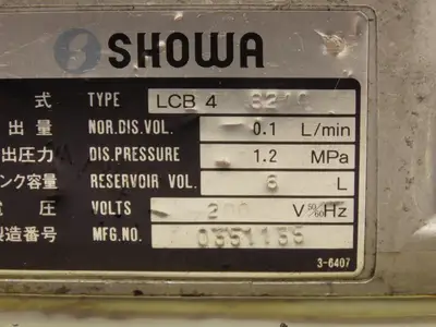 Showa LCB 4 Lubrication Oil Pump Machine Oiler 6L Tank 0.1 L/Min 200V