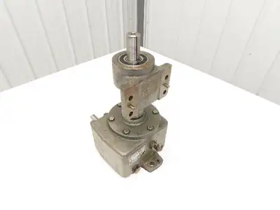 Mitsubishi CHVW 65R0-35.5 Worm Gearbox 38:1 Reducer 0.64kW 44rpm W/Bracket