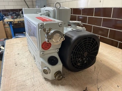 USED Oerlikon Leybold SV40BI