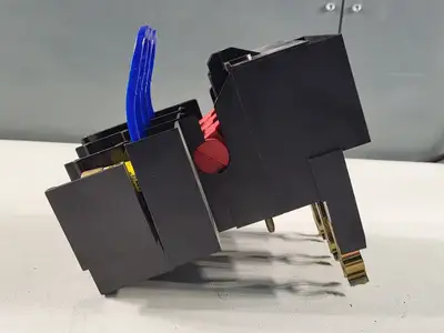 Disconnect Switch w/ 3 Times 20 Amp Fuse LPJ-20SP