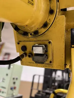 Used 2002 FANUC R-2000IA/165R Robots Michigan US | Aucto #1332264