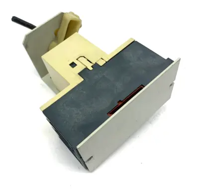 USED SIEMENS CIRCUIT BREAKER W/ MOUNTING BRACKET FLIP SWITCH