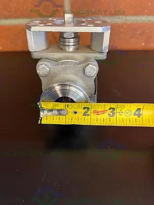 USED PBM S1HLE5X-D---34 STAINLESS STEEL BALL VALVE W/ 1" SANITARY FITTING