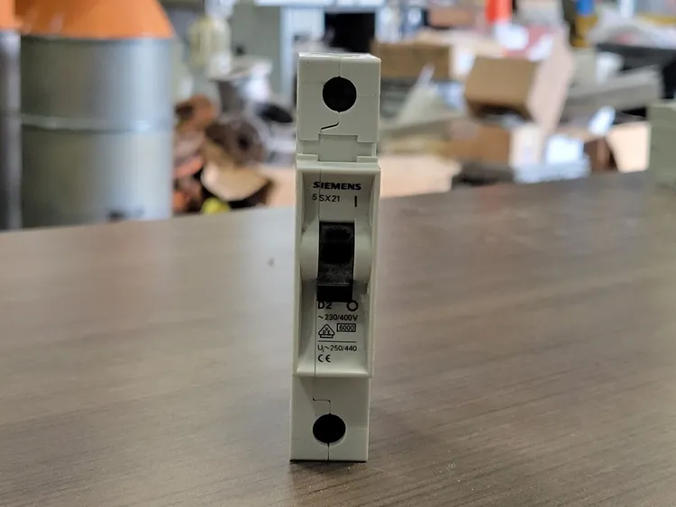 Used SIEMENS 5SX21 D2 Switchgears British Columbia CA | Lenmark #242680
