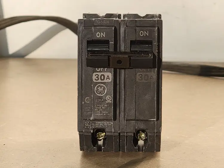 Used GENERAL ELECTRIC THHQL230 Switchgears British Columbia CA | Lenmark #241212