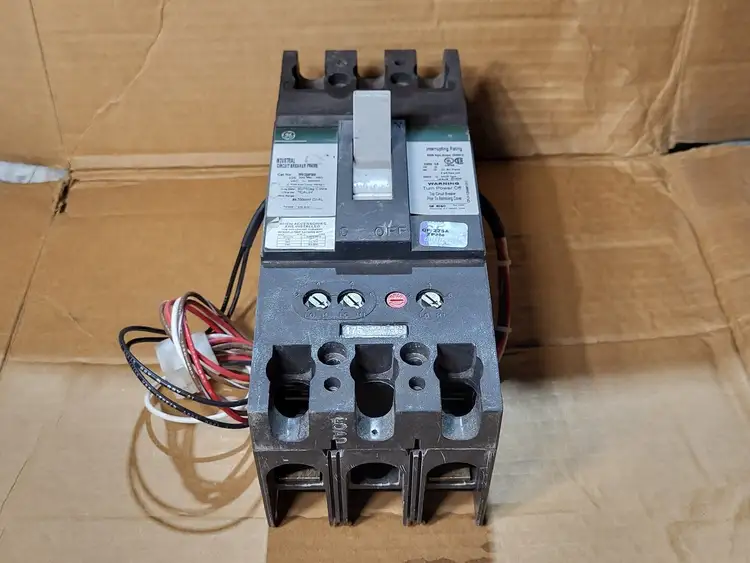 Used GENERAL ELECTRIC TFK224F000 Switchgears British Columbia CA | Lenmark #409229