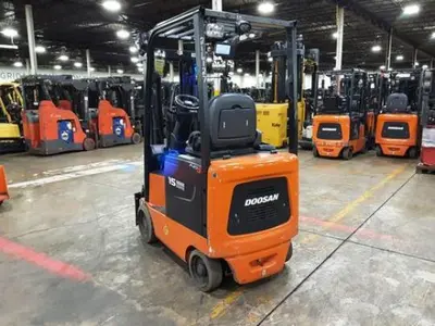 USED 2019 DOOSAN BC15S-5