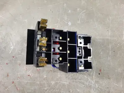 Disconnect Switch with 25 Amp Fuse