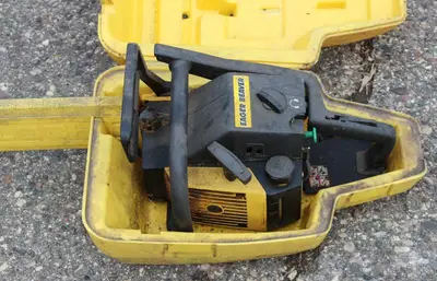 McCulloch Eager Beaver 3.7 ci Chainsaw w/ 16" Bar & Original Case