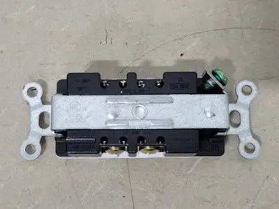 20A 250V Duplex Receptacle (Box of 300)