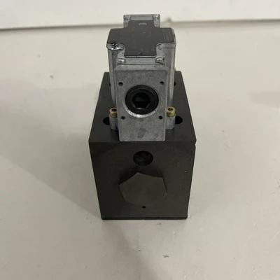 NEW Denison A4D02-3103-0601-B5W01 28