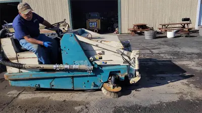 USED 1998 TENNANT 255 II