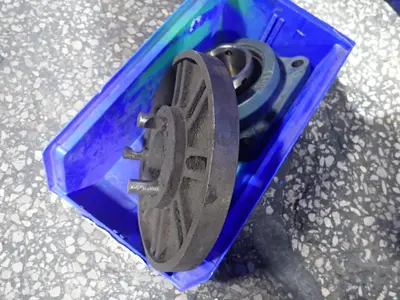 Ami Bearing / Faceplate