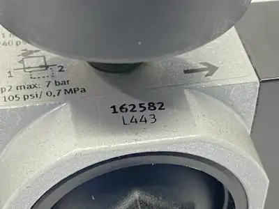 USED FESTO PNEUMATIC PRESSURE REGULATOR 162582 W/ GAUGE