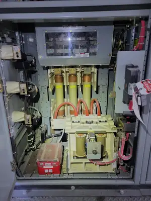 5kV Motor Control Center (MCC) Unit w/ (4) Breakers & (2) Load-Break Switches