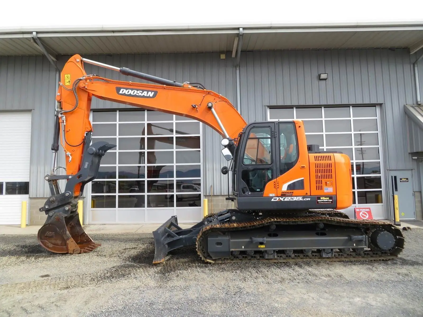 USED 2014 Doosan DX235LCR