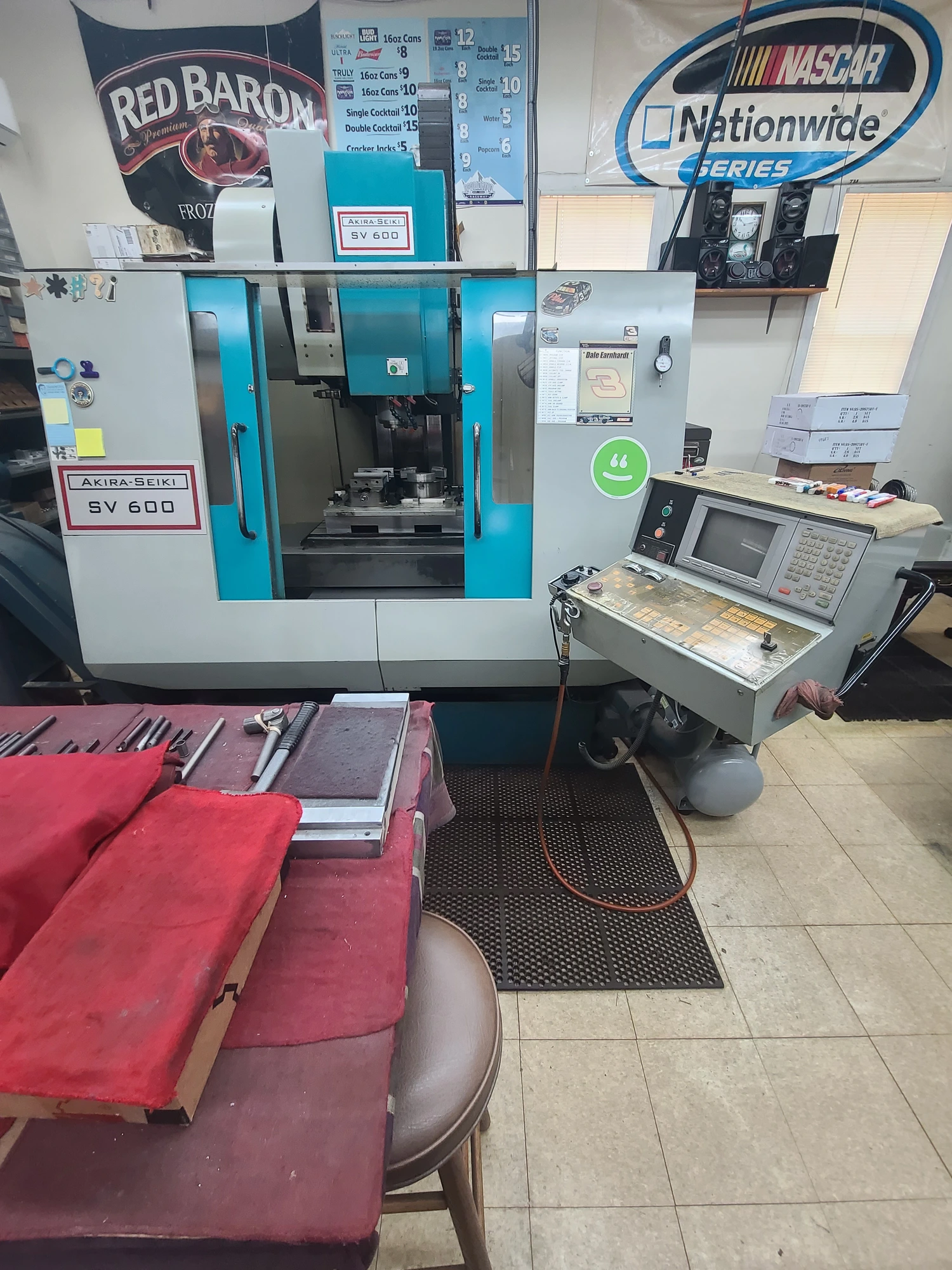 Used 1998 AKIRA SEIKI SV600 | Machining Centers, Vertical