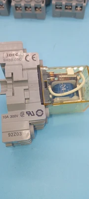 USED IDEC IDEC 521717C + IDEC SH3B-05C DEC RH3B-U RELAY