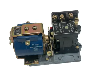 NEW JOSLYN CLARK CONTROLS 714UP-240 PNEUMATIC TIMING RELAY 714UP240