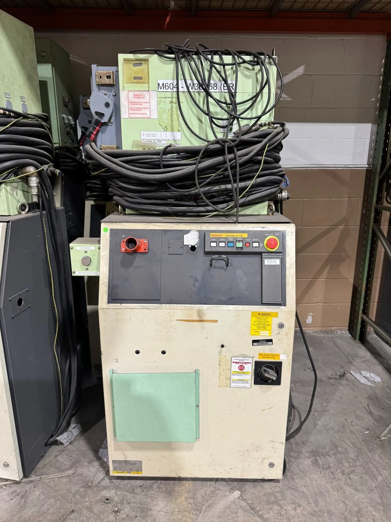 USED FANUC RJ3i Controller
