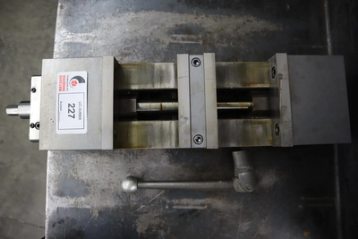 Used KURT WORKHOLDING SOLUTIONS DL-600C Vises Minnesota US | Machinesused.com #1383931