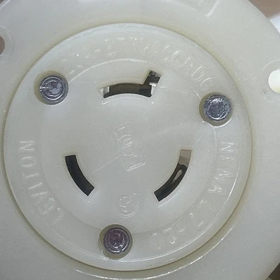 NEW Leviton L7-20