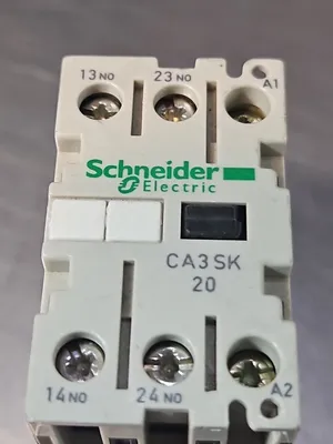 Schneider Electric CA3SK20 - 10A Contactor - 500V loc4D21