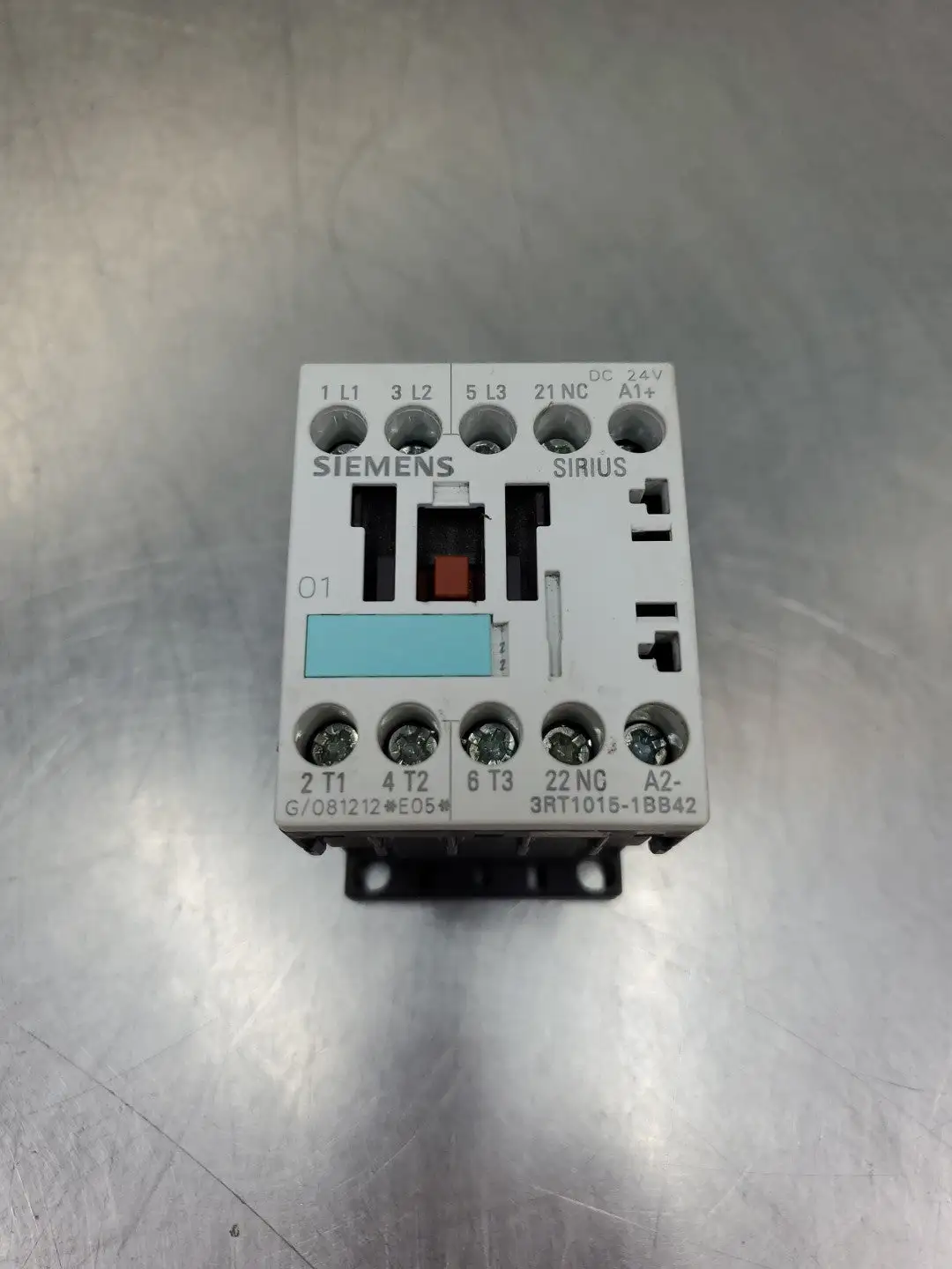 Siemens Sirius 3RT1015-1BB42 24VDC Auxiliary Contactor. 4D-48