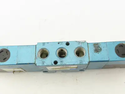 MAC 821C-PP-111CA-152 Pneumatic Double Solenoid 4/3 Spool Valve 120V 1/4" NPT