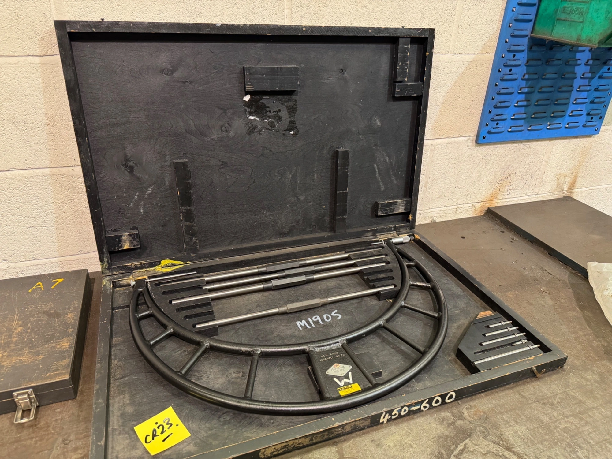 USED MOORE & WRIGHT 1053 M