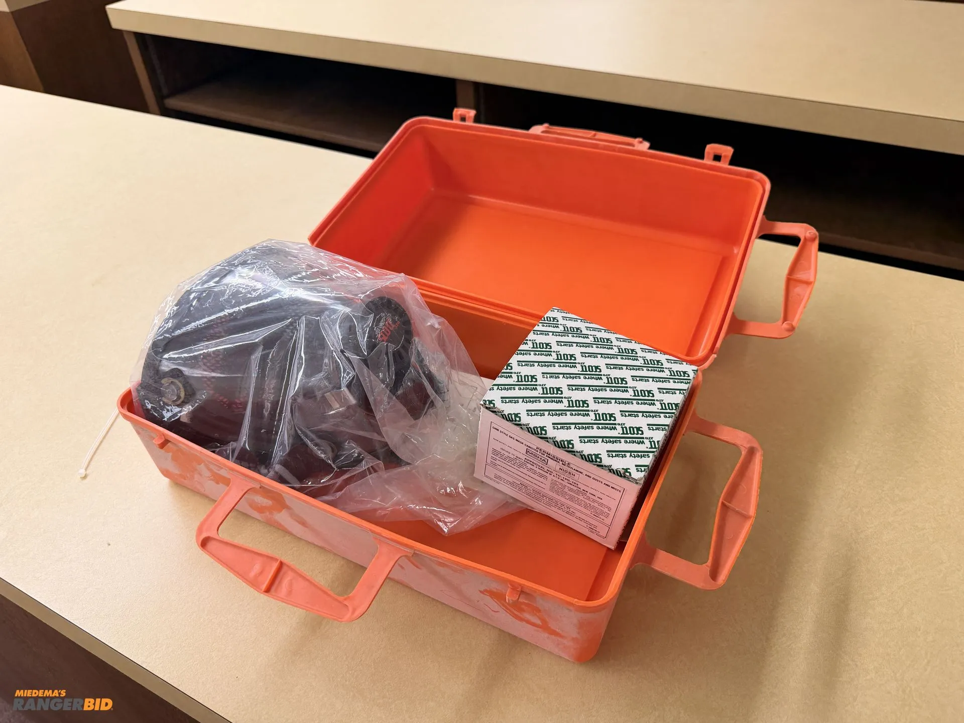 Used SCOTT CHIN STYLE GAS MASK 6030 Respirators / Ventilators Michigan US | Miedema Asset Management Group #1320847