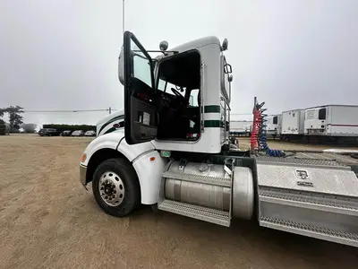 USED 2011 PETERBILT 384