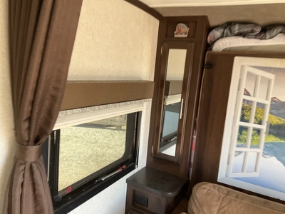 USED 2018 WHITE HAWK 23MRB