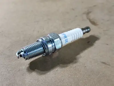 NEW NGK DCPR6E