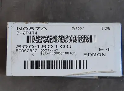 NEW SWAGELOK B-2P4T4