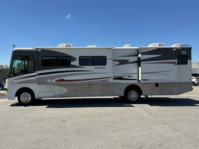 USED 2013 WINNEBAGO F53