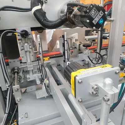 LSI Front and Back Labeler with integrated hold down