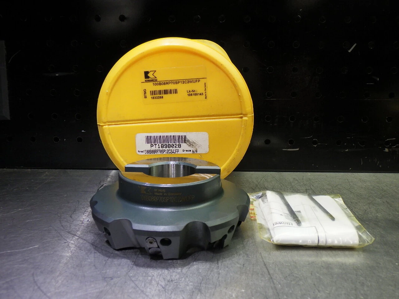 Kennametal 4" Indexable Facemill 1.5" Arbor 100B08RP70SP12C2WUFP (LOC333A)