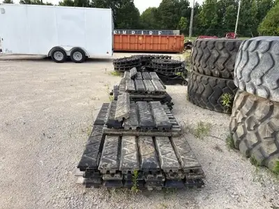 Used AIO 31" BOLT-ON RUBBER PADS Construction Equipment Parts North Carolina US | Southeastern Equipment Corp #1467801