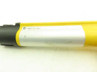 Allen Bradley 440L-R4J0320YD Light Curtain Guardmaster Transmitter Ser A Rev B